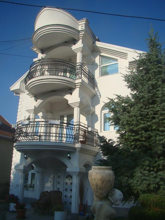 Apartment Cace Kumanovo Exteriör bild