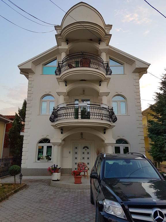 Apartment Cace Kumanovo Exteriör bild